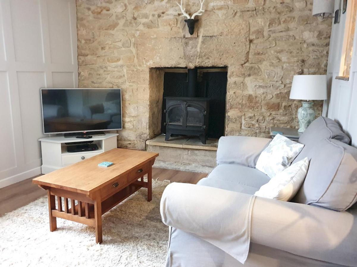 Pass The Keys The Pippins A Cotswold Cottage And Garden Parking Stow-on-the-Wold Esterno foto
