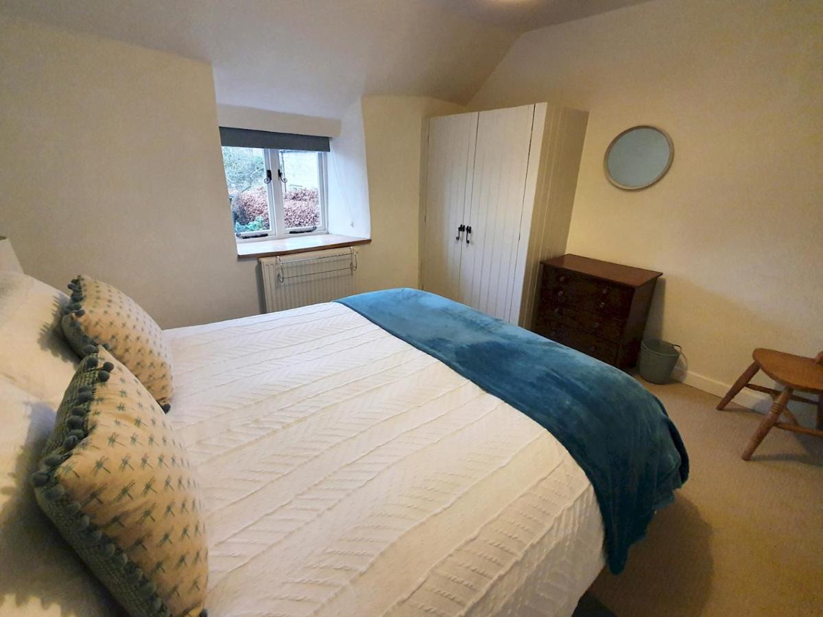 Pass The Keys The Pippins A Cotswold Cottage And Garden Parking Stow-on-the-Wold Esterno foto