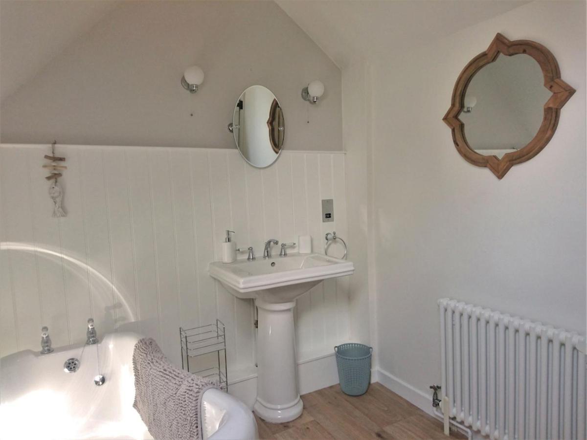 Pass The Keys The Pippins A Cotswold Cottage And Garden Parking Stow-on-the-Wold Esterno foto