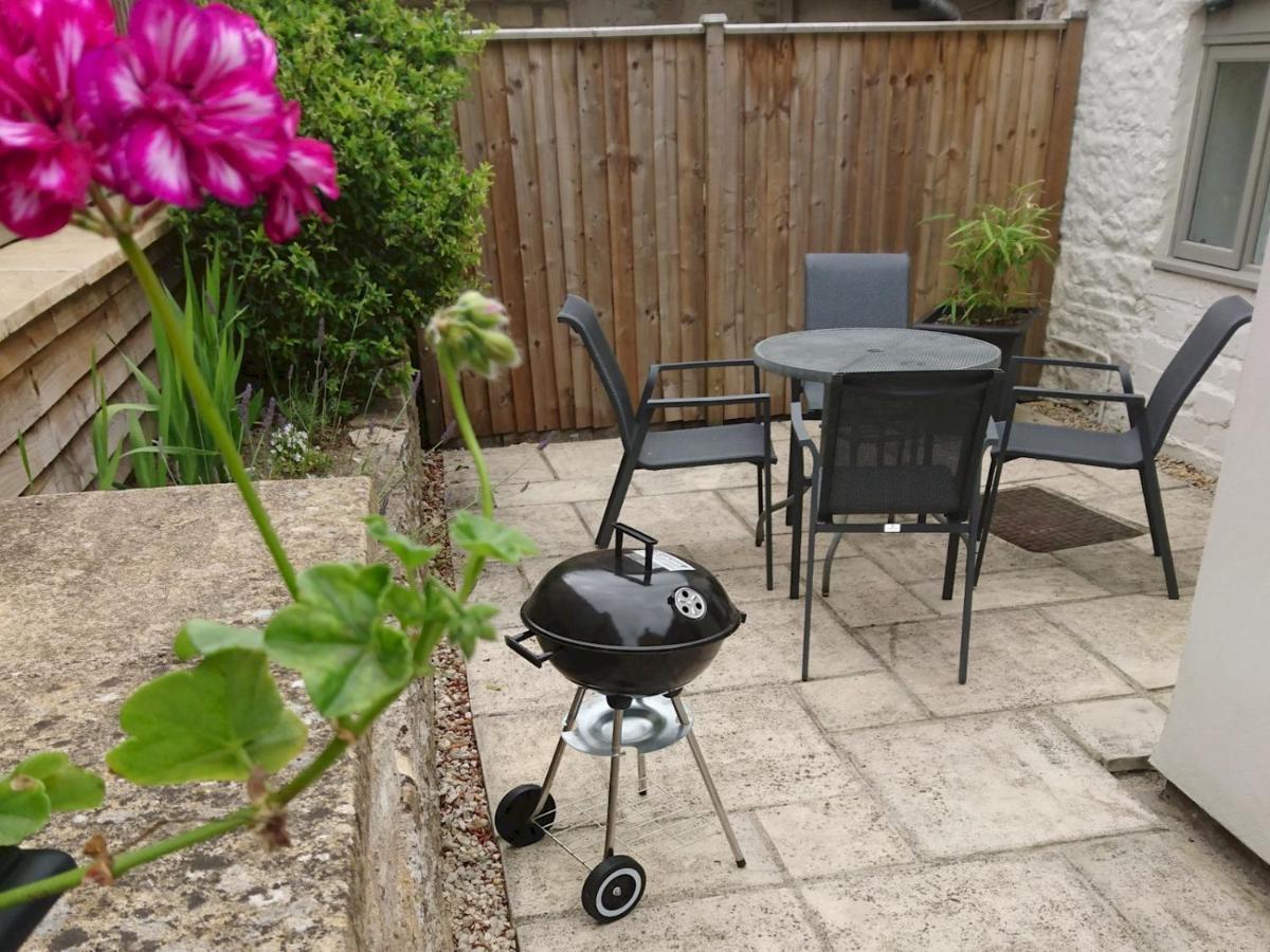 Pass The Keys The Pippins A Cotswold Cottage And Garden Parking Stow-on-the-Wold Esterno foto