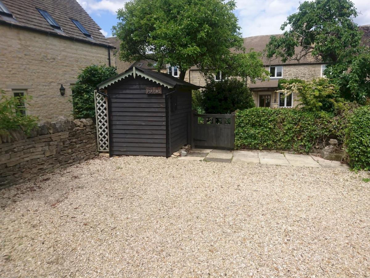 Pass The Keys The Pippins A Cotswold Cottage And Garden Parking Stow-on-the-Wold Esterno foto