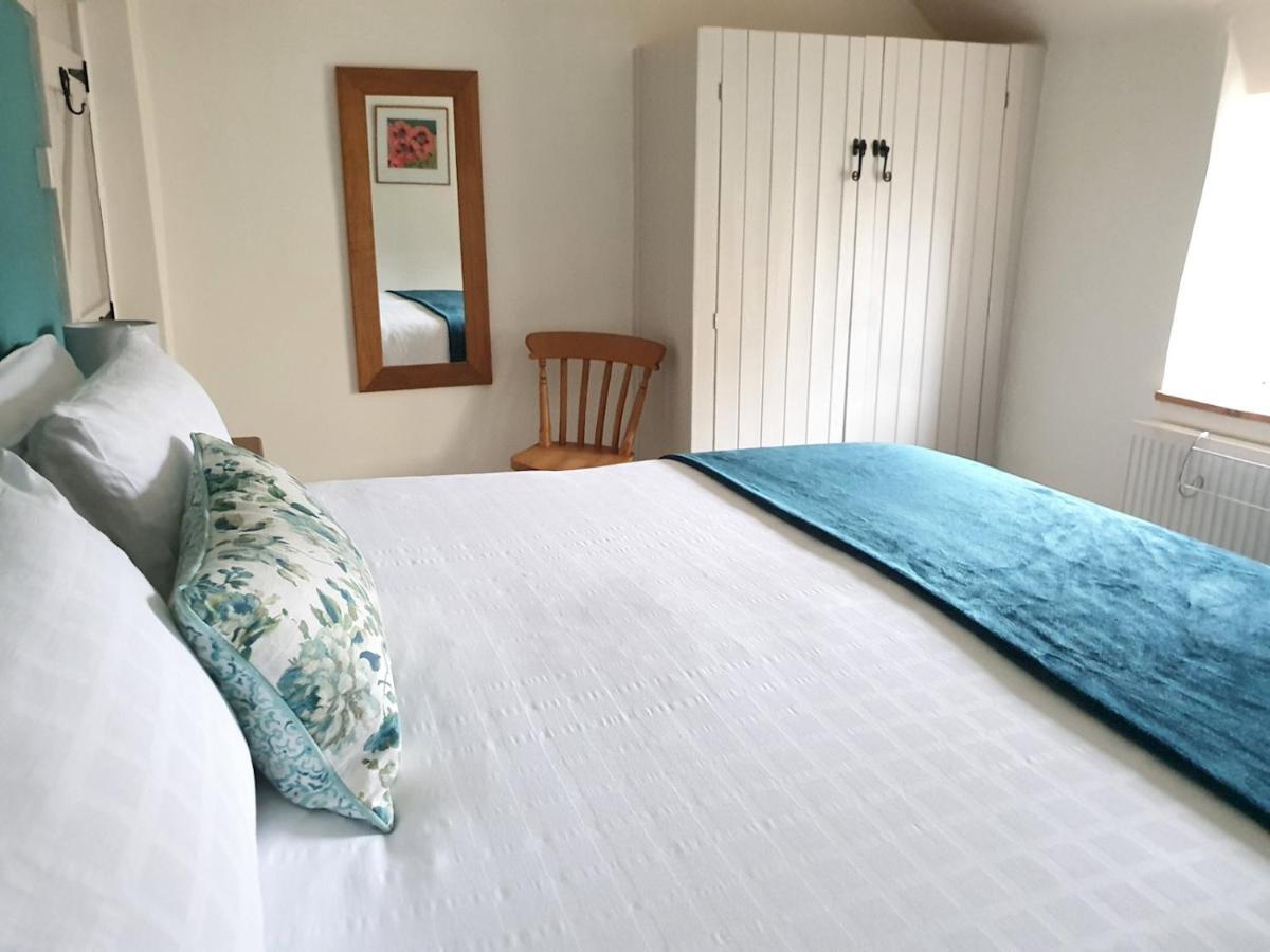 Pass The Keys The Pippins A Cotswold Cottage And Garden Parking Stow-on-the-Wold Esterno foto