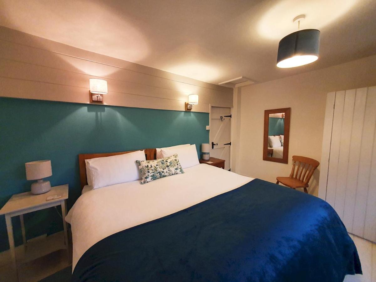 Pass The Keys The Pippins A Cotswold Cottage And Garden Parking Stow-on-the-Wold Esterno foto